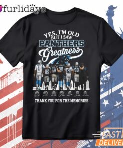 Carolina Panthers Greatness Memories Player Lineup Tribute Graphic T Shirt DI Chuyen Hinh Anh IN Tren Mat Truoc Sang Mockup AO Mau Lay Ung Background Mau Thiet KE