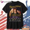 Hocus Pocus Anniversary 1993–2026 T Shirt – Black Halloween Graphic Tee Thiet KE Lai Hinh Anh Tren Mau Sao Cho Hot Trend Moi EP Hon Roi DI Chuyen Hinh Anh IN Tren Mat Truoc Sang Mockup AO Mau