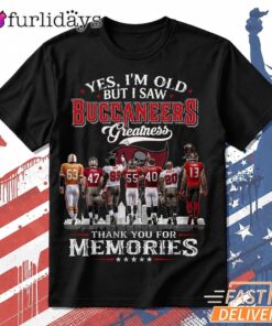 Tampa Bay Buccaneers Greatest Moments T Shirt – Signature Football Tribute Tee Thiet KE Lai Hinh Anh Tren Mau Sao Cho Hot Trend Moi EP Hon Roi DI Chuyen Hinh Anh IN Tren Mat Truoc Sang Mockup AO Mau