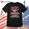 Yes I’m Old But I Saw New Jersey Devils Games T Shirt DI Chuyen Hinh Anh IN Tren Mat Truoc Sang Mockup AO Mau Lay Ung Background Mau Thiet KE
